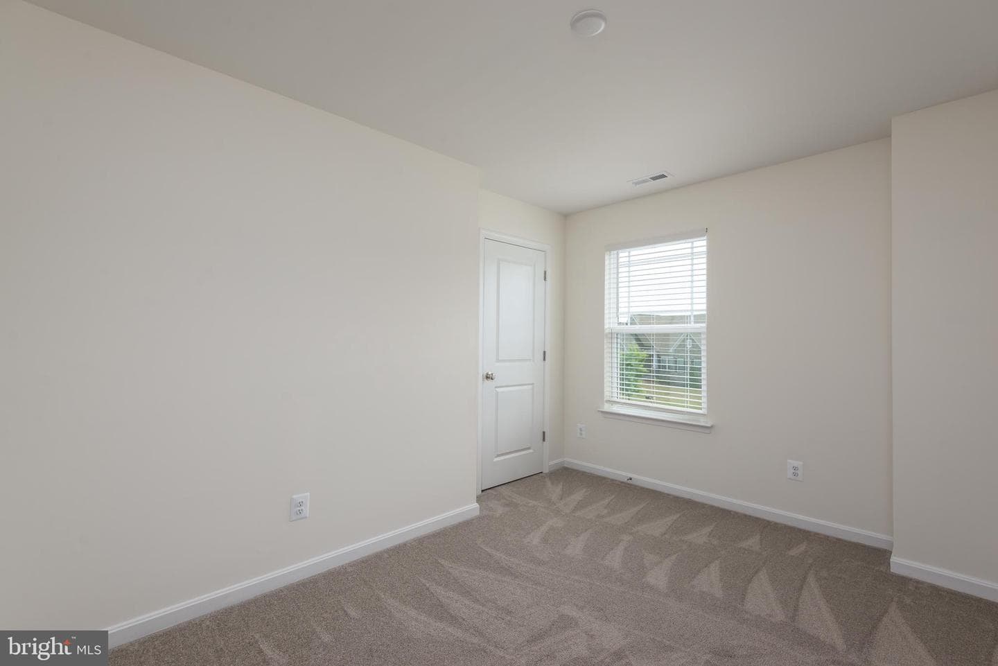 178 Regulator Drive N photo 29