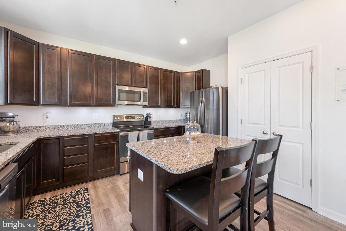 502 Regulator Drive S photo 10