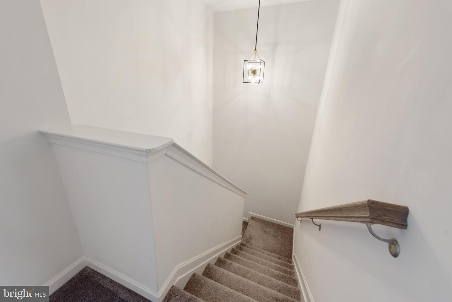 502 Regulator Drive S photo 31