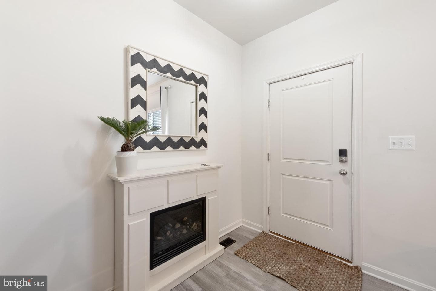 502 Regulator Drive S photo 4