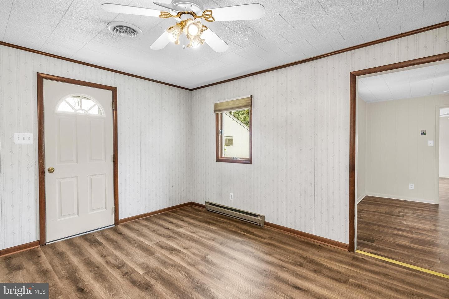 1003 Roslyn Avenue photo 11