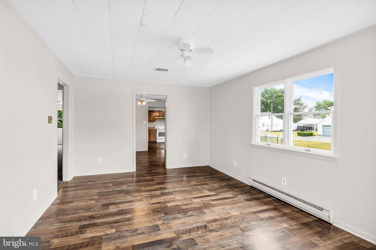 1003 Roslyn Avenue photo 5