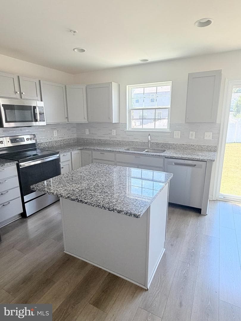 300 Shepherd Avenue photo 52