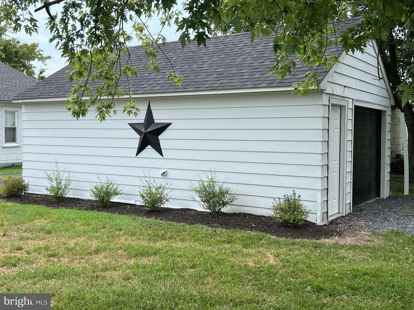 425 Henry Street photo 5