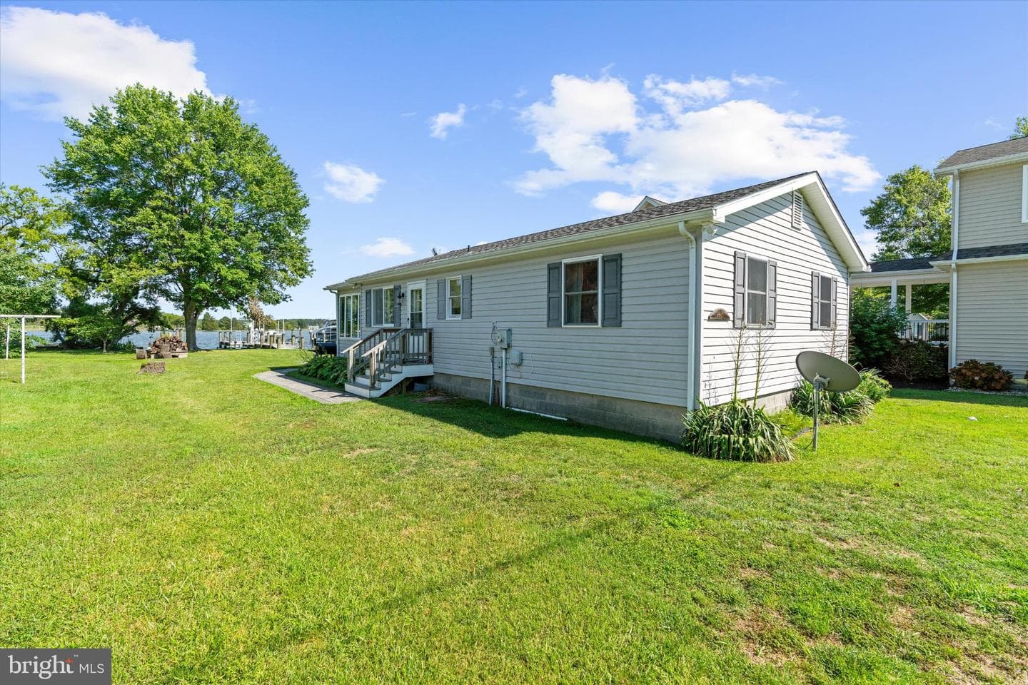 1609 Deep Point Road photo 2