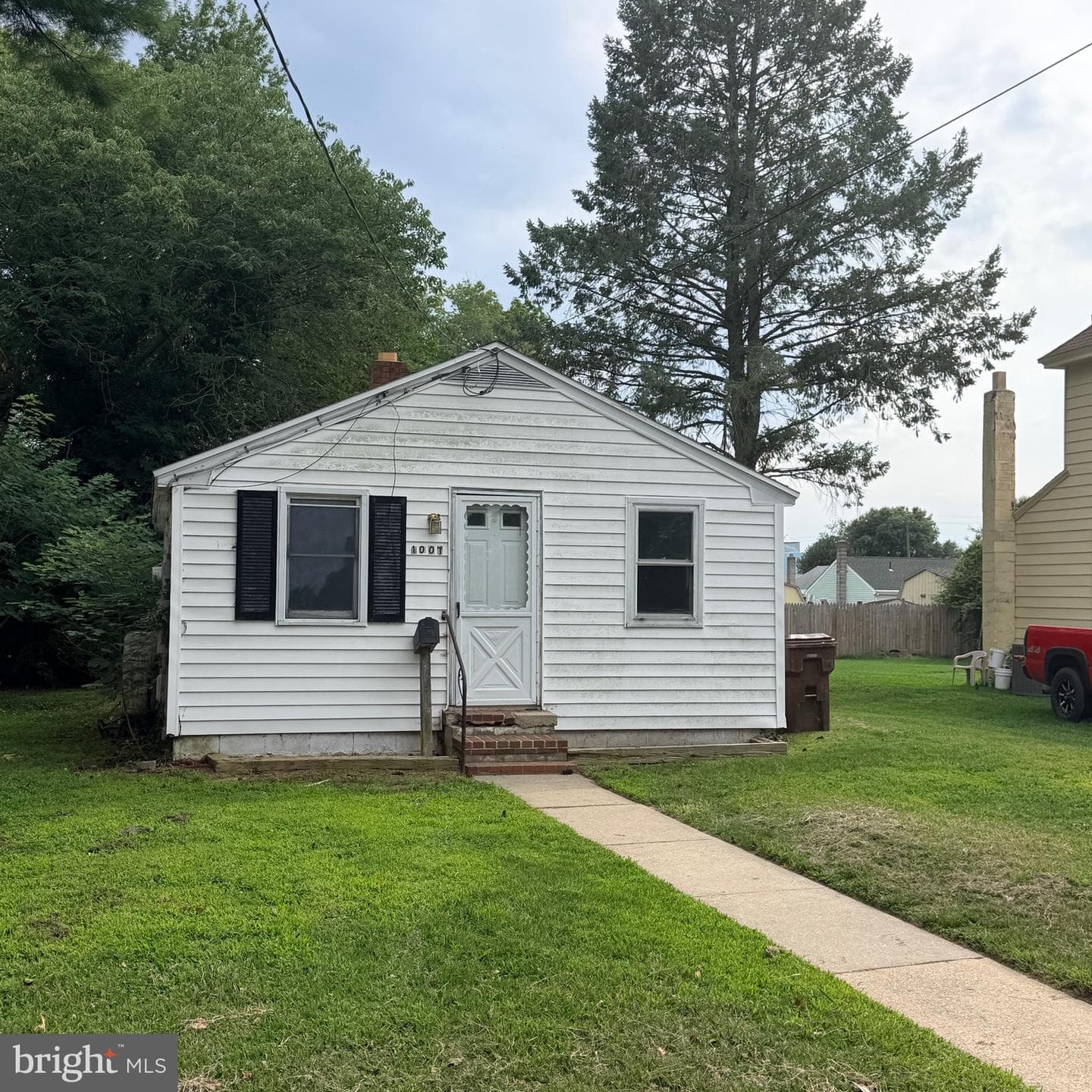 1007 Roslyn Avenue photo 1