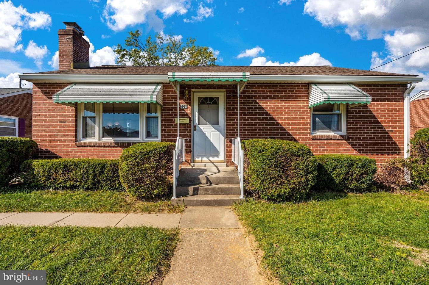 907 Pontiac Avenue photo 2