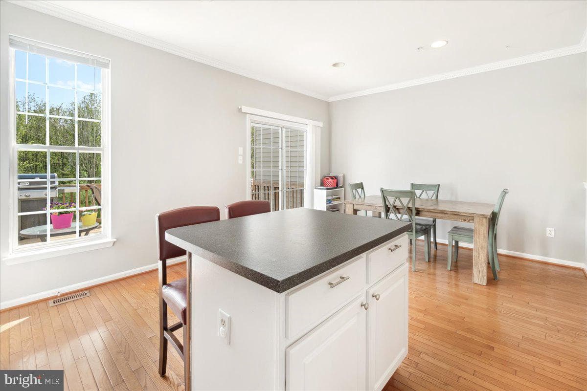 7259 Parkers Farm Lane photo 10