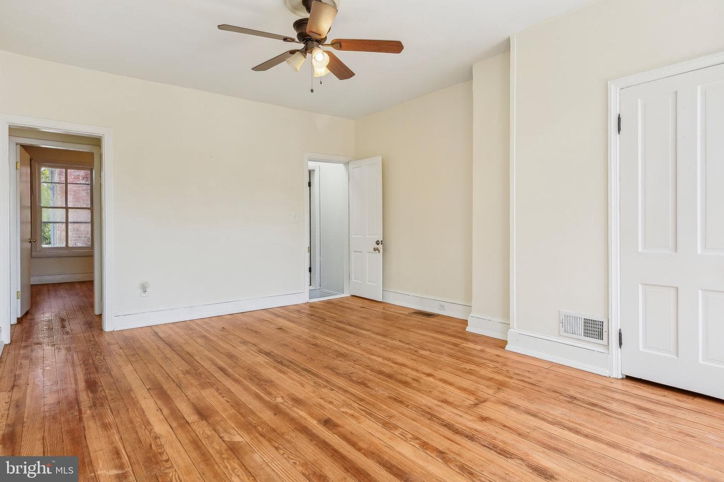 17 W 5th Street photo 18