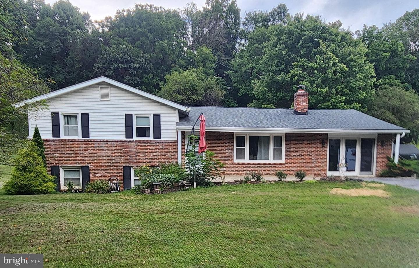 3931 Sugarloaf Drive photo 2