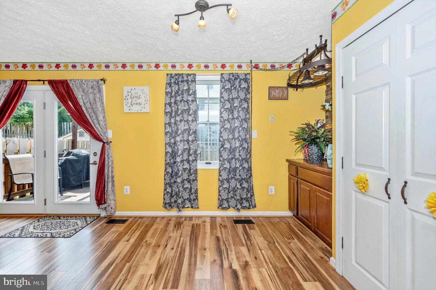 6315 New Haven Court photo 14