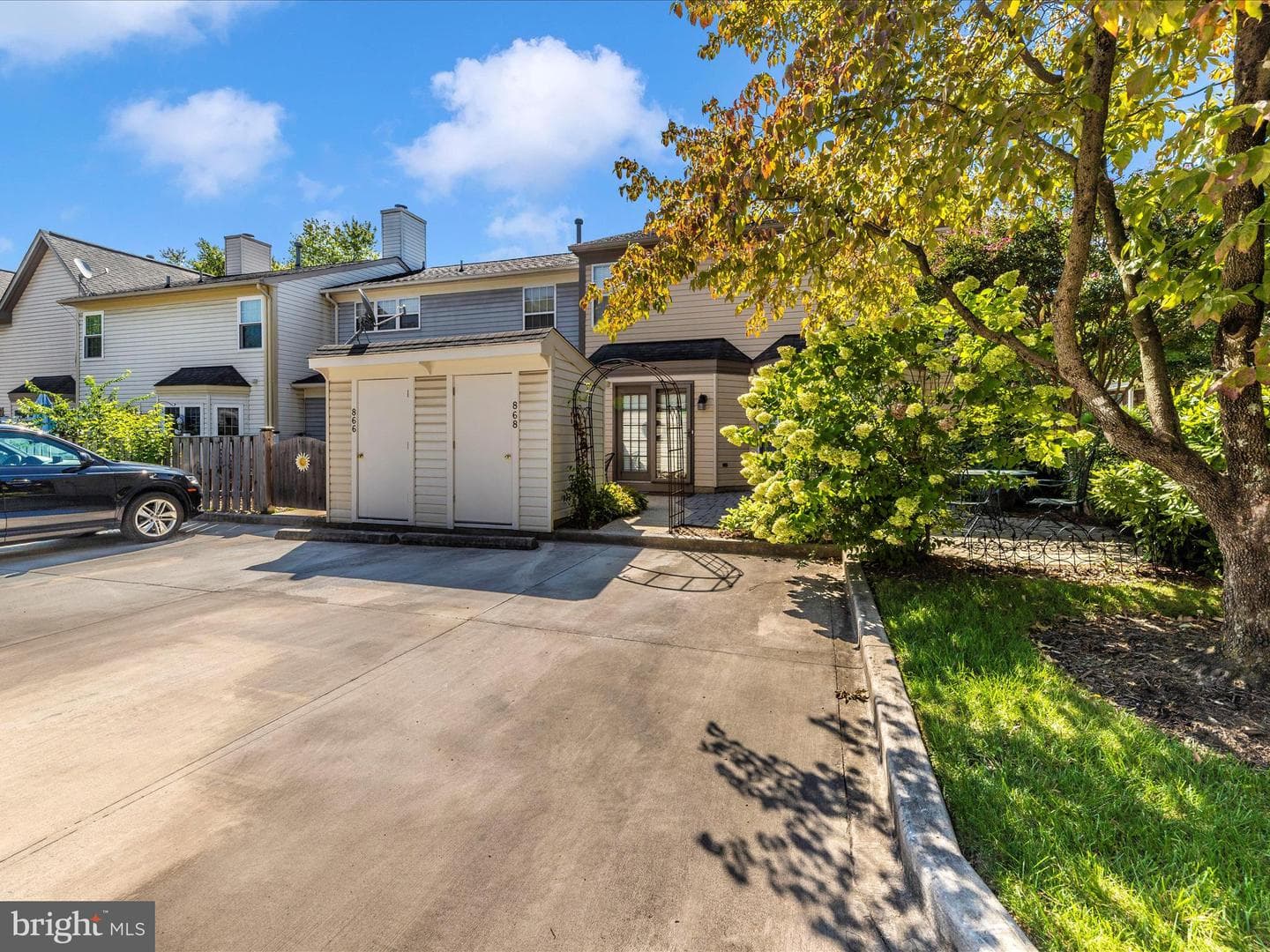 868 Waterford Drive photo 3