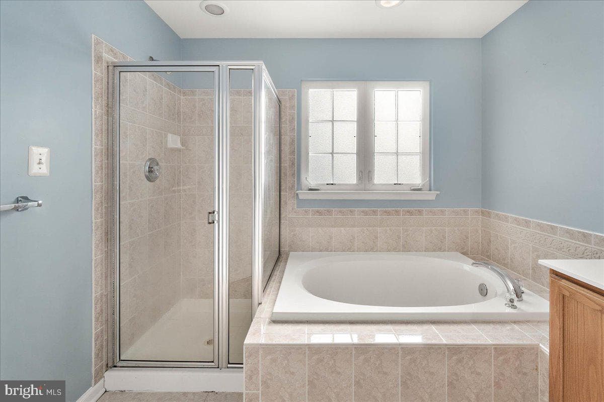 5817 Whiterose Way photo 16