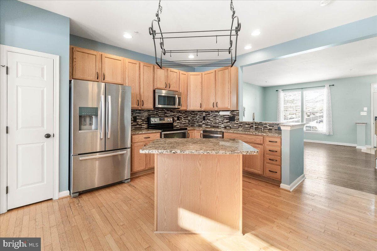 5817 Whiterose Way photo 34