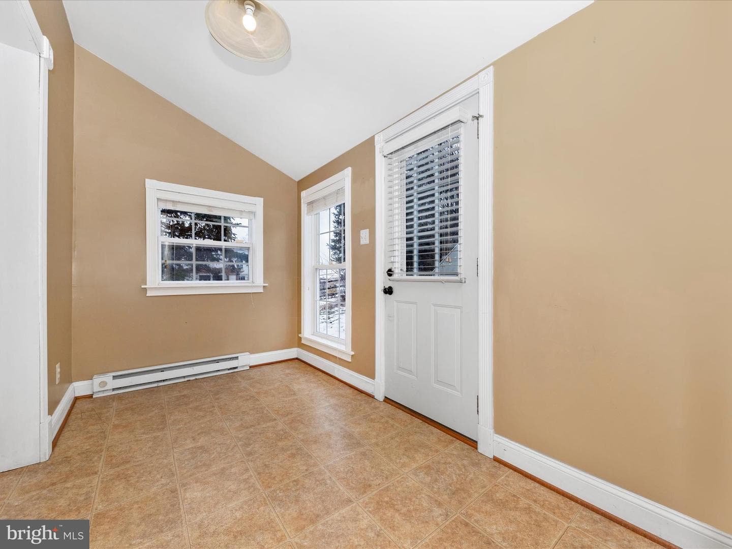 1802 S Main photo 8