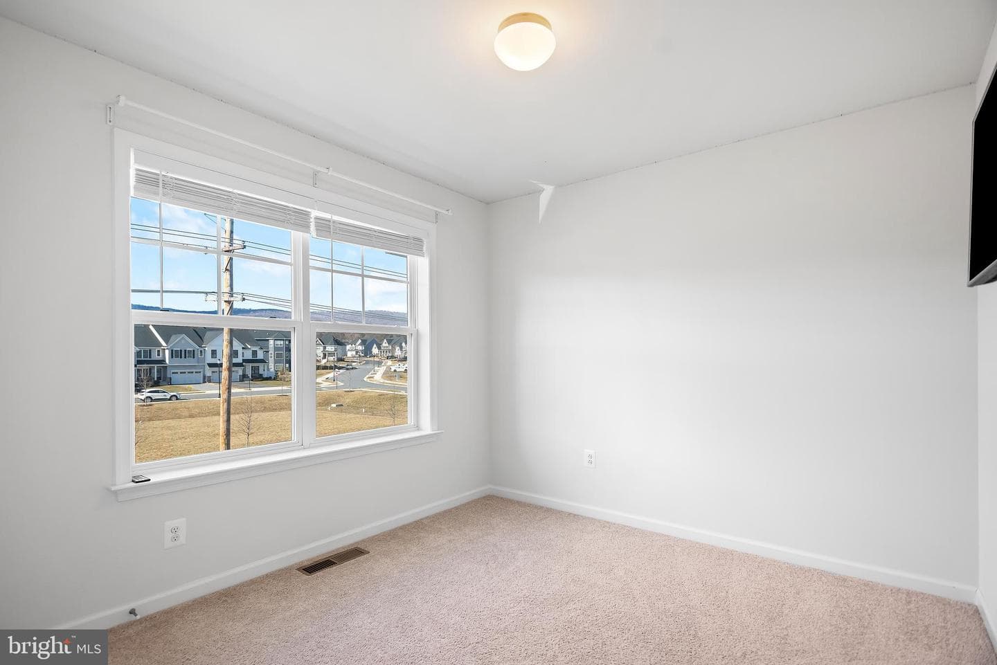 1702 Damsire Mews photo 60