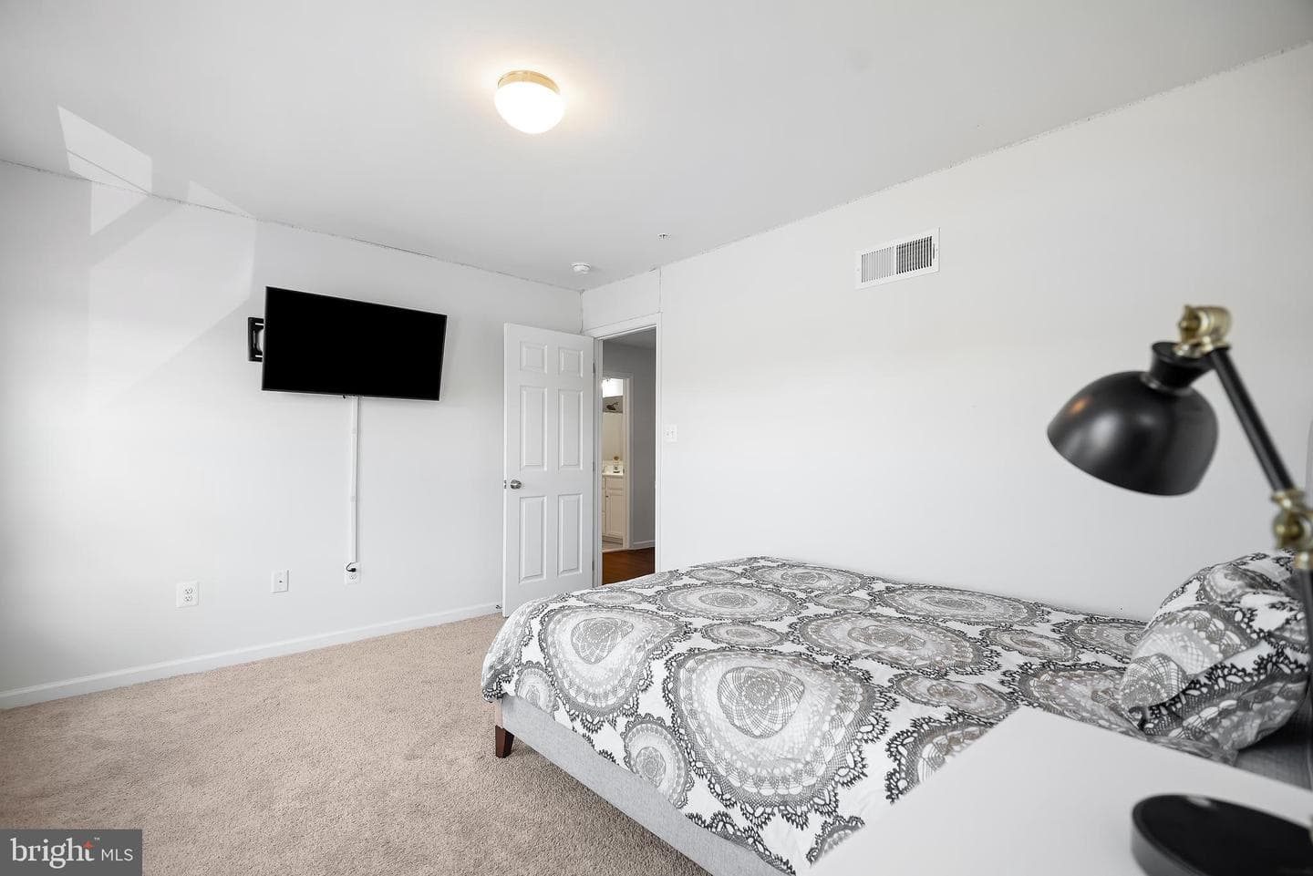 1702 Damsire Mews photo 64