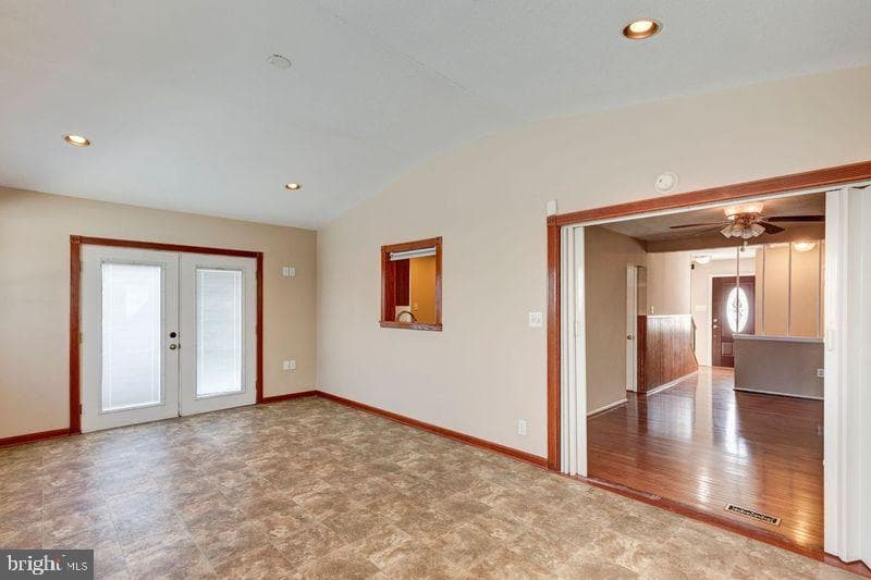583 Hillcrest Drive photo 12
