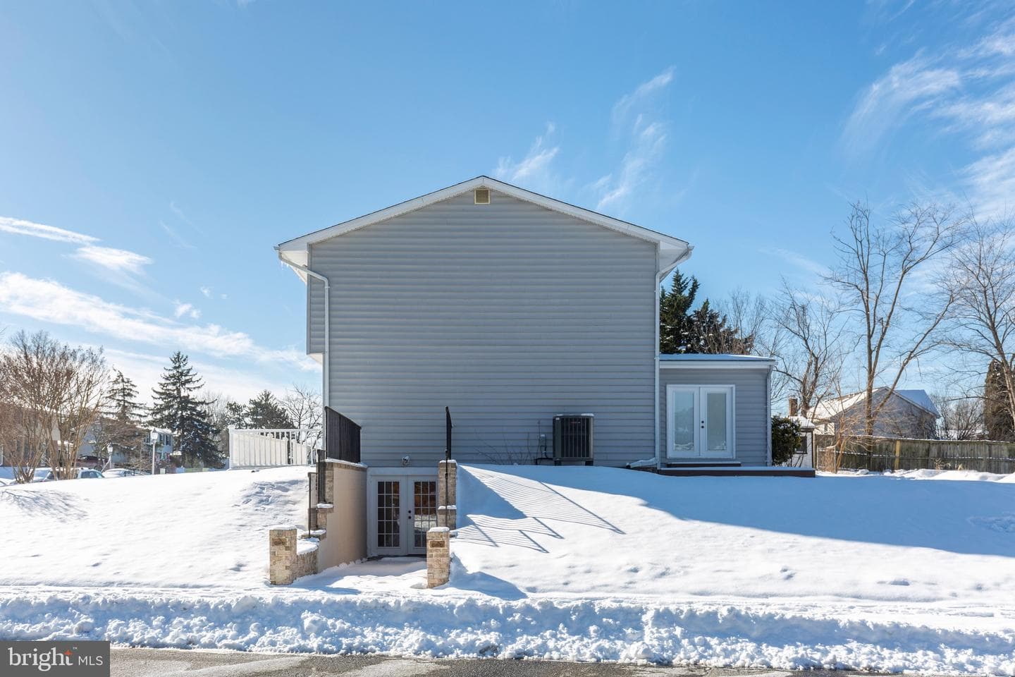 583 Hillcrest Drive photo 23