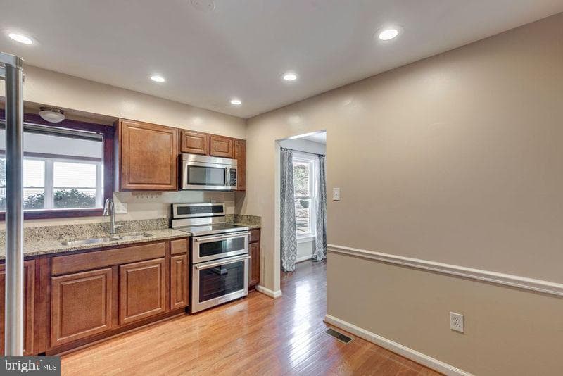 583 Hillcrest Drive photo 3