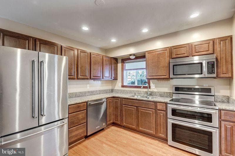 583 Hillcrest Drive photo 4