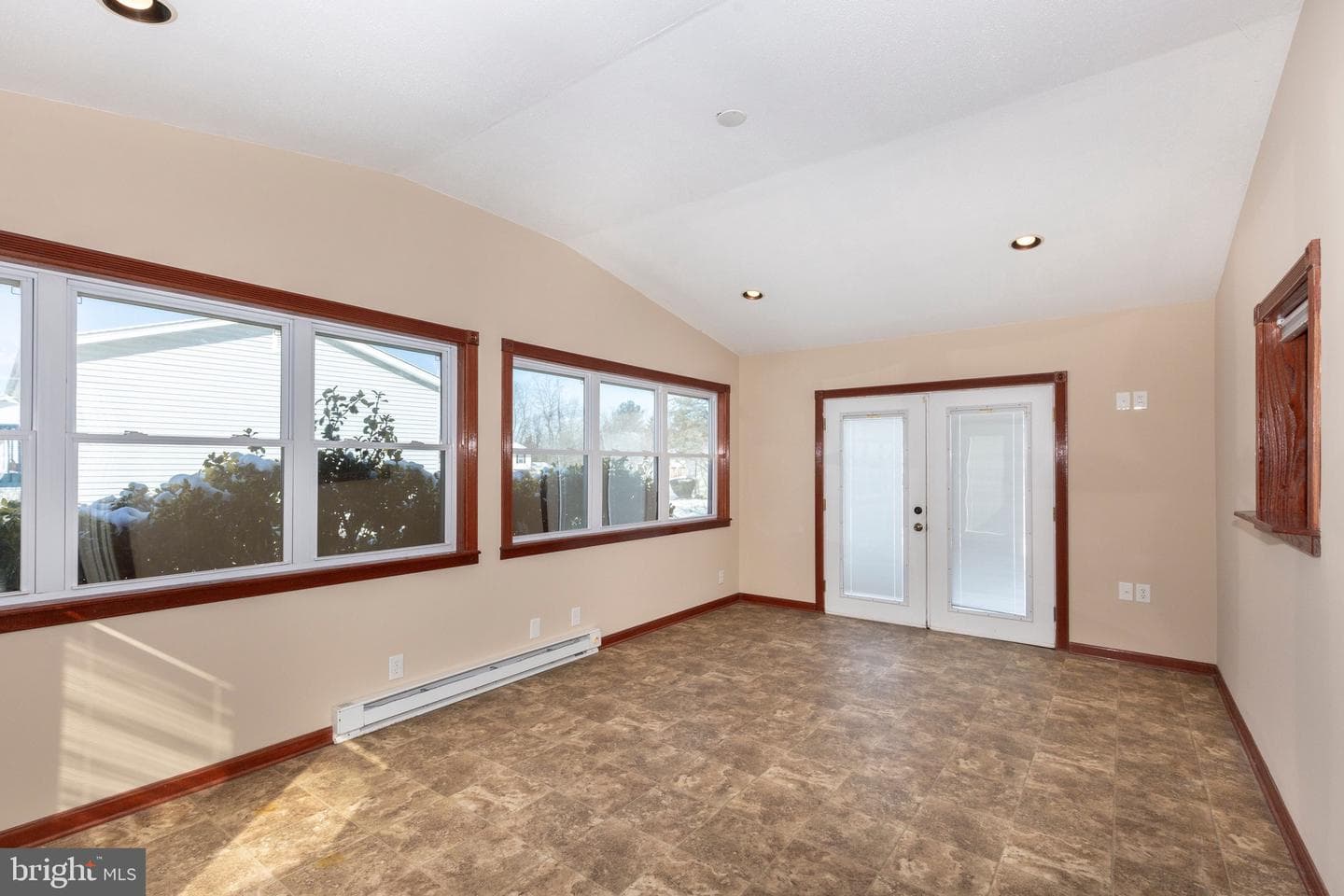 583 Hillcrest Drive photo 9