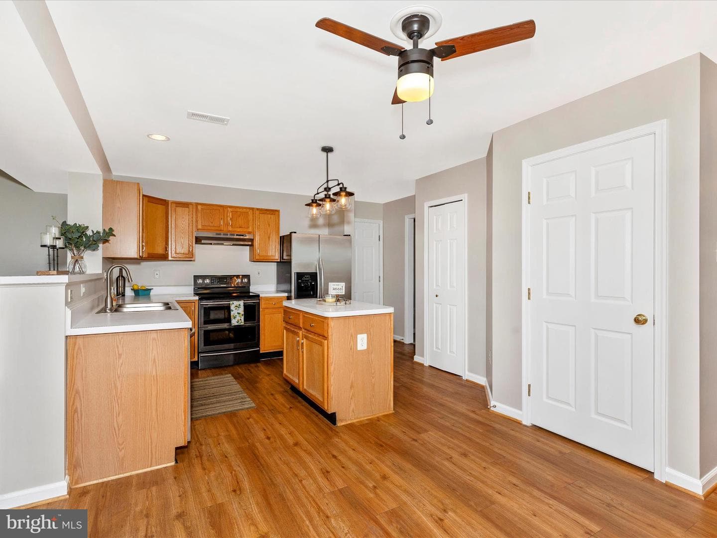 5060 Croydon Court photo 13