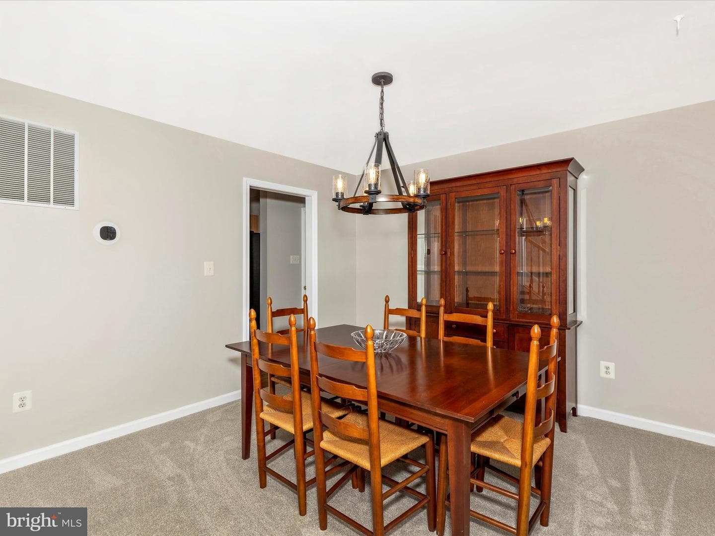 5060 Croydon Court photo 7