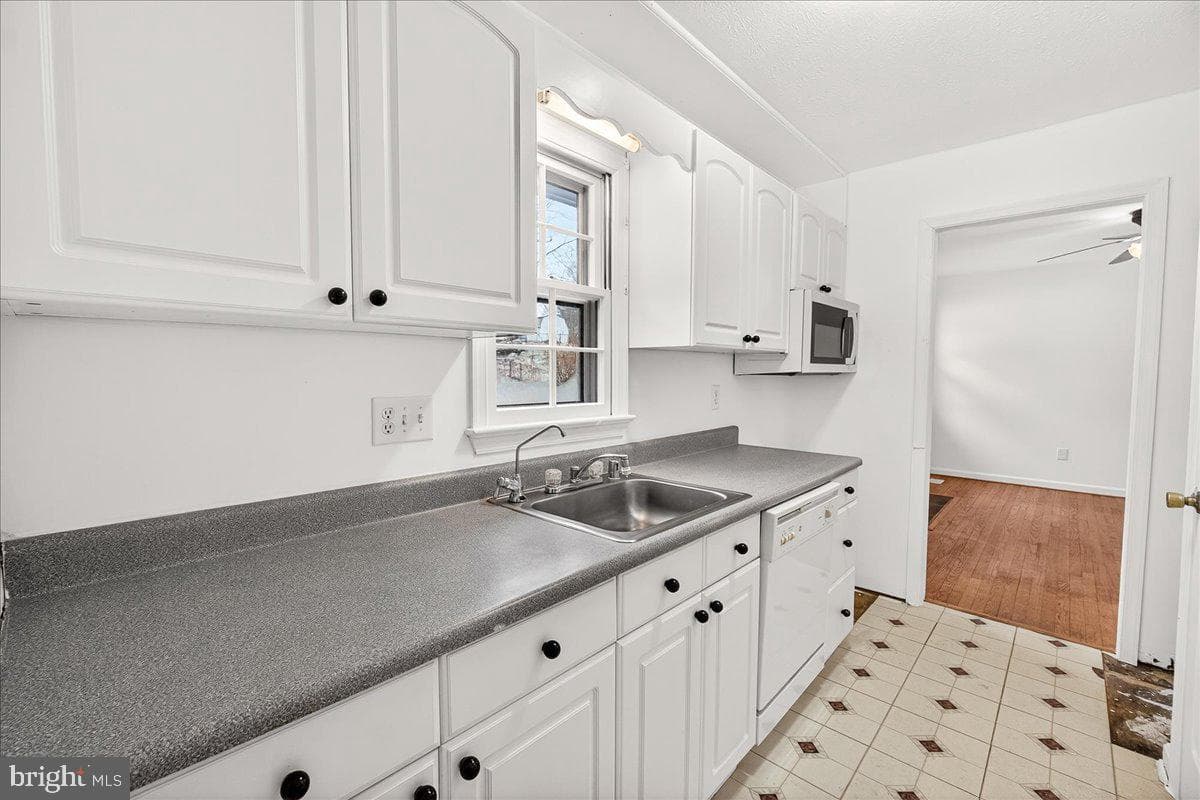 10009 York Drive photo 9
