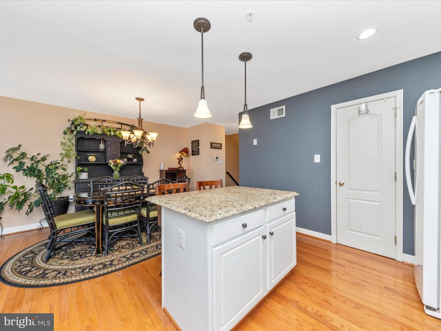 305 Willowglen photo 4