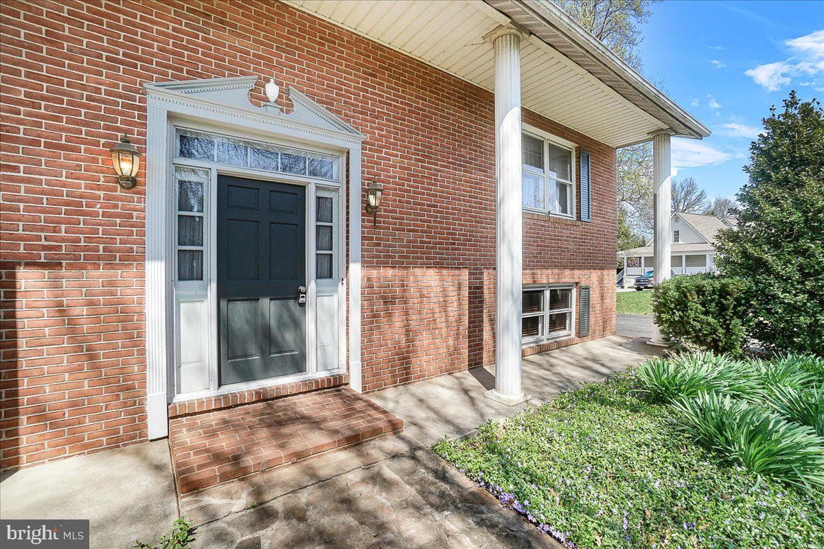 8402 Cub Hunt Court photo 2