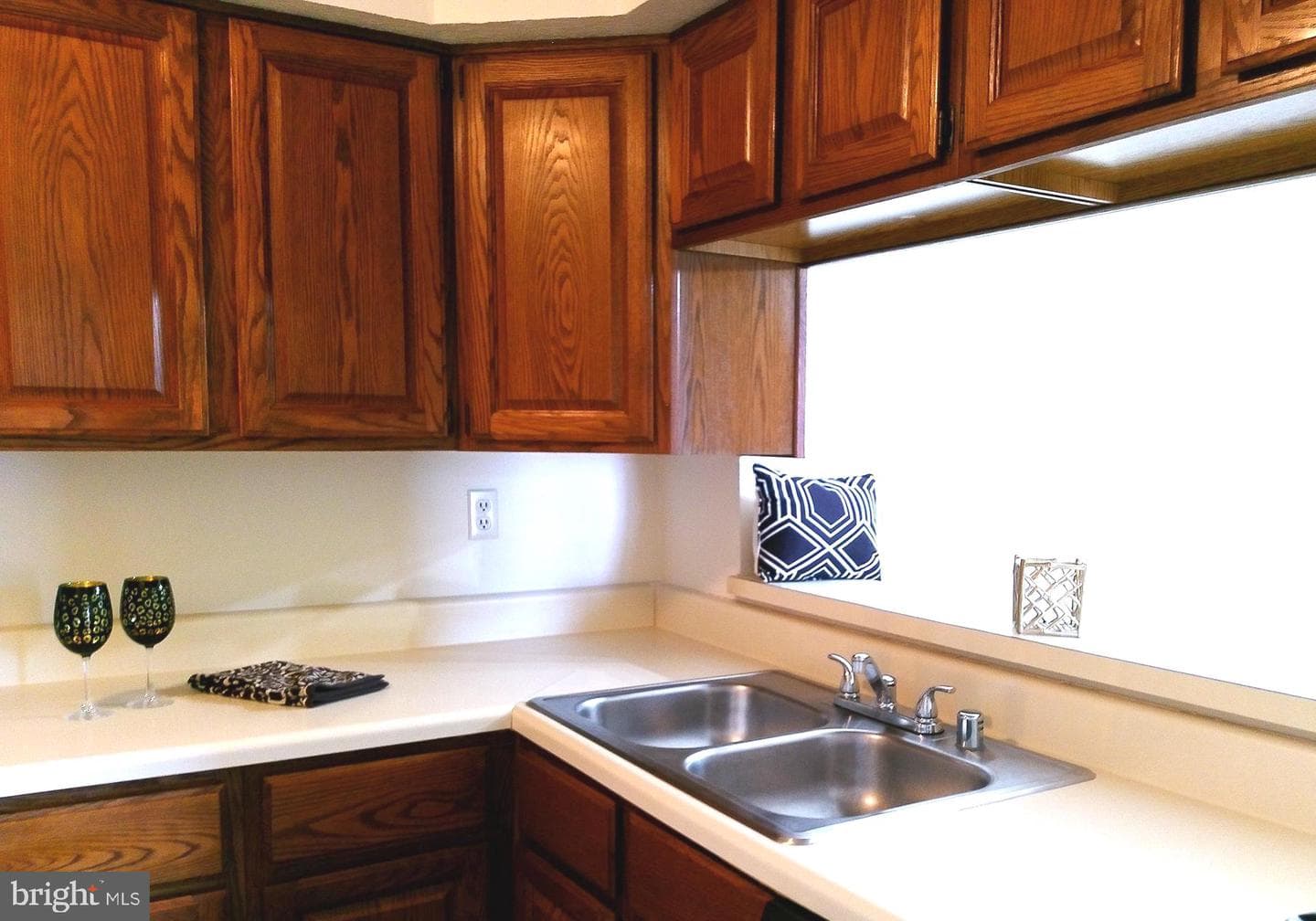 811 Stratford Way #a photo 3