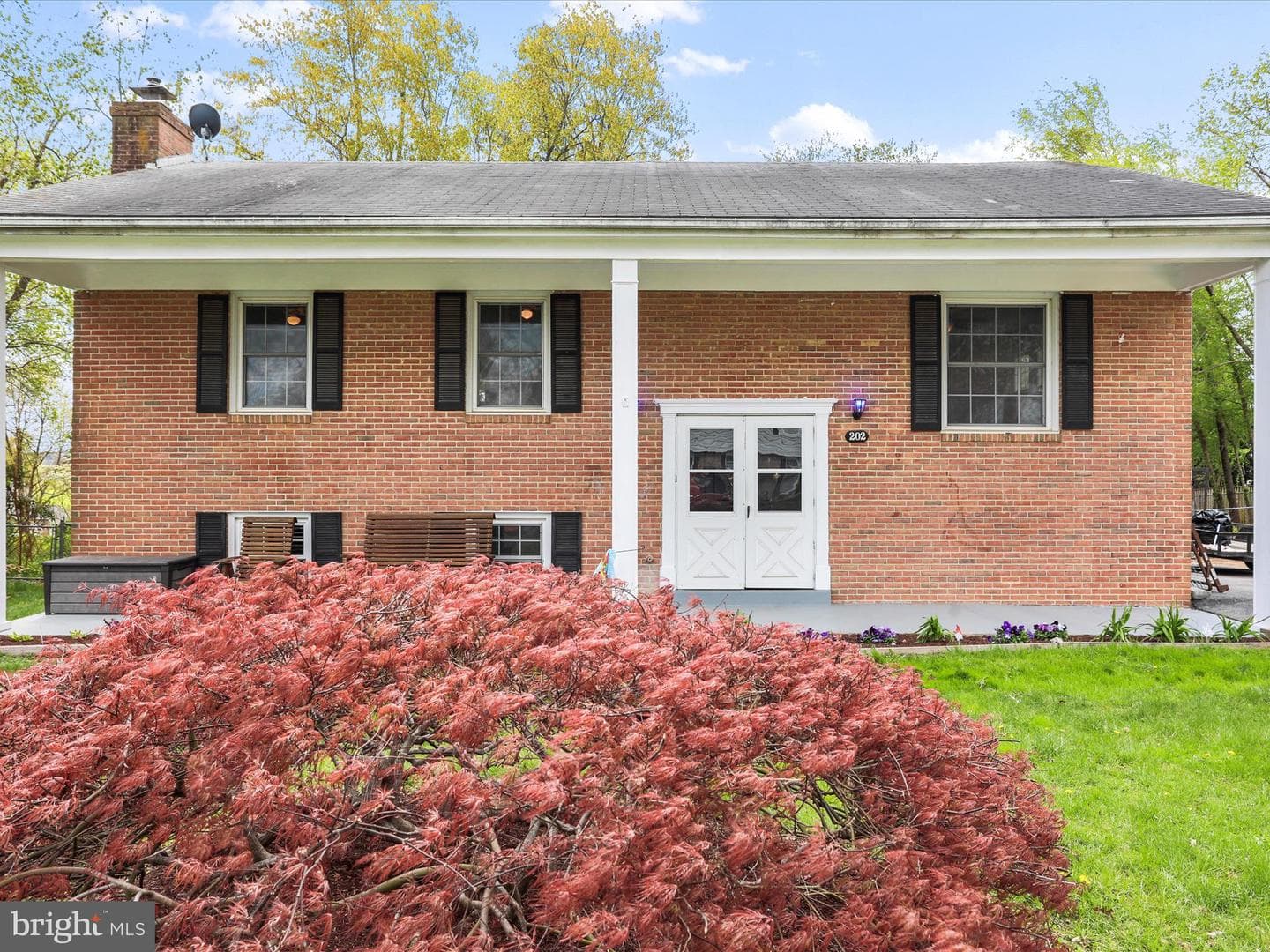 202 Glade Boulevard photo 4