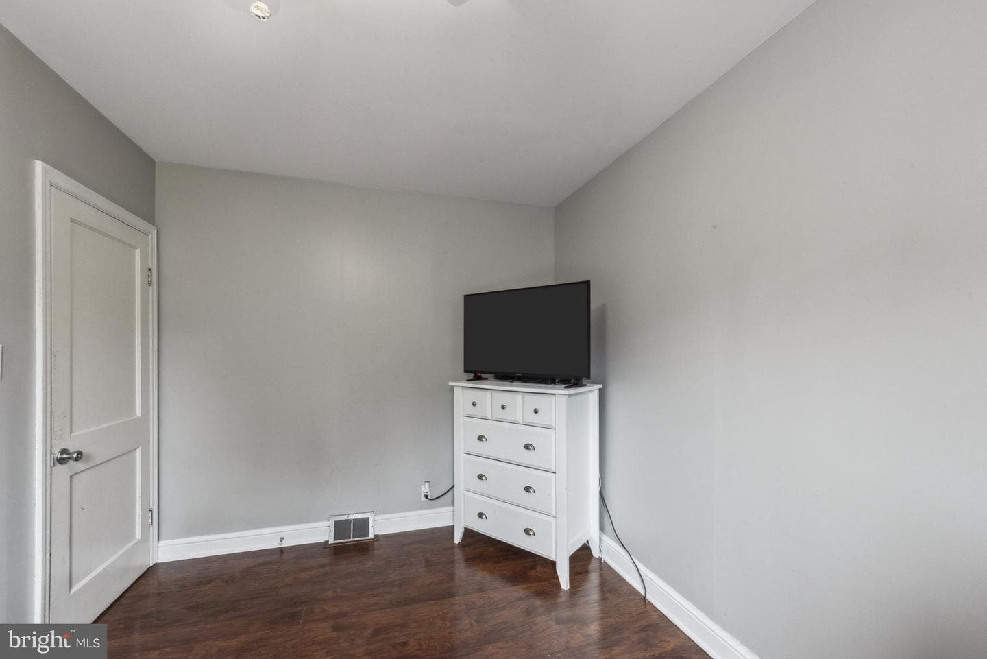 5939 Meadow Road photo 15