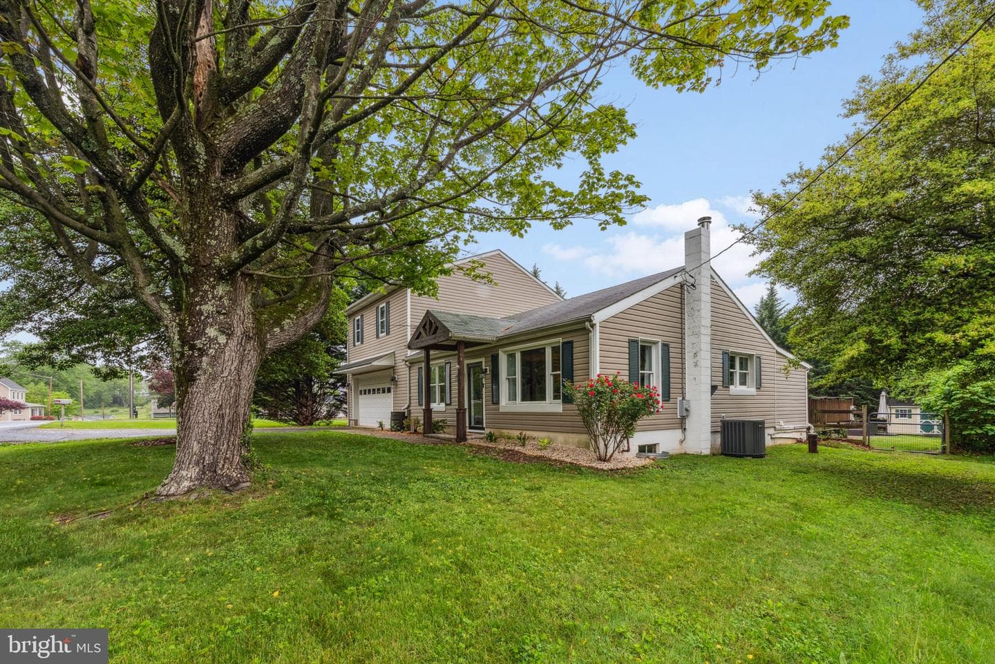 5939 Meadow Road photo 2