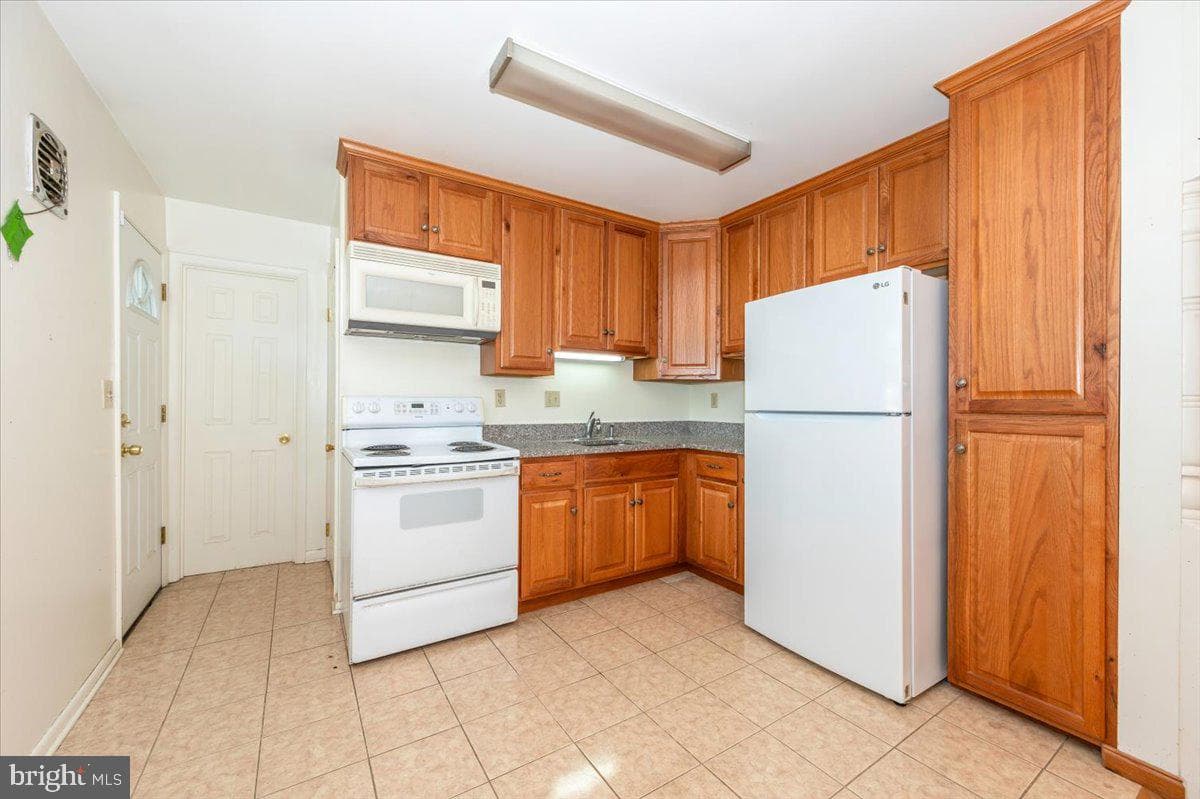 1426 W 11th Street photo 14