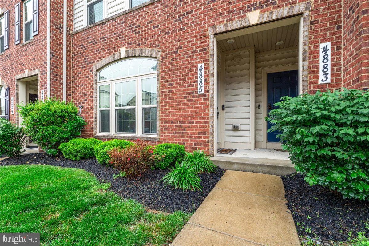 4885 Hiteshow Drive photo 3