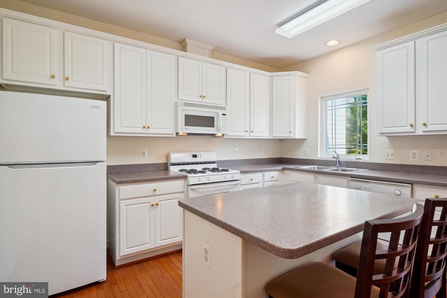 1015 Collindale photo 12