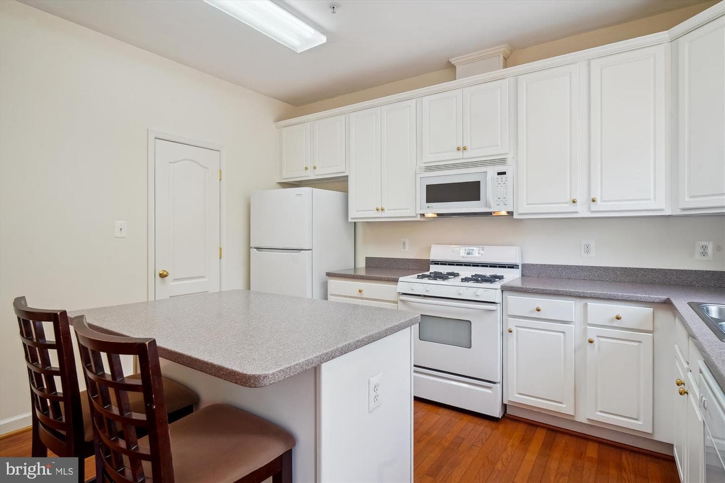 1015 Collindale photo 13