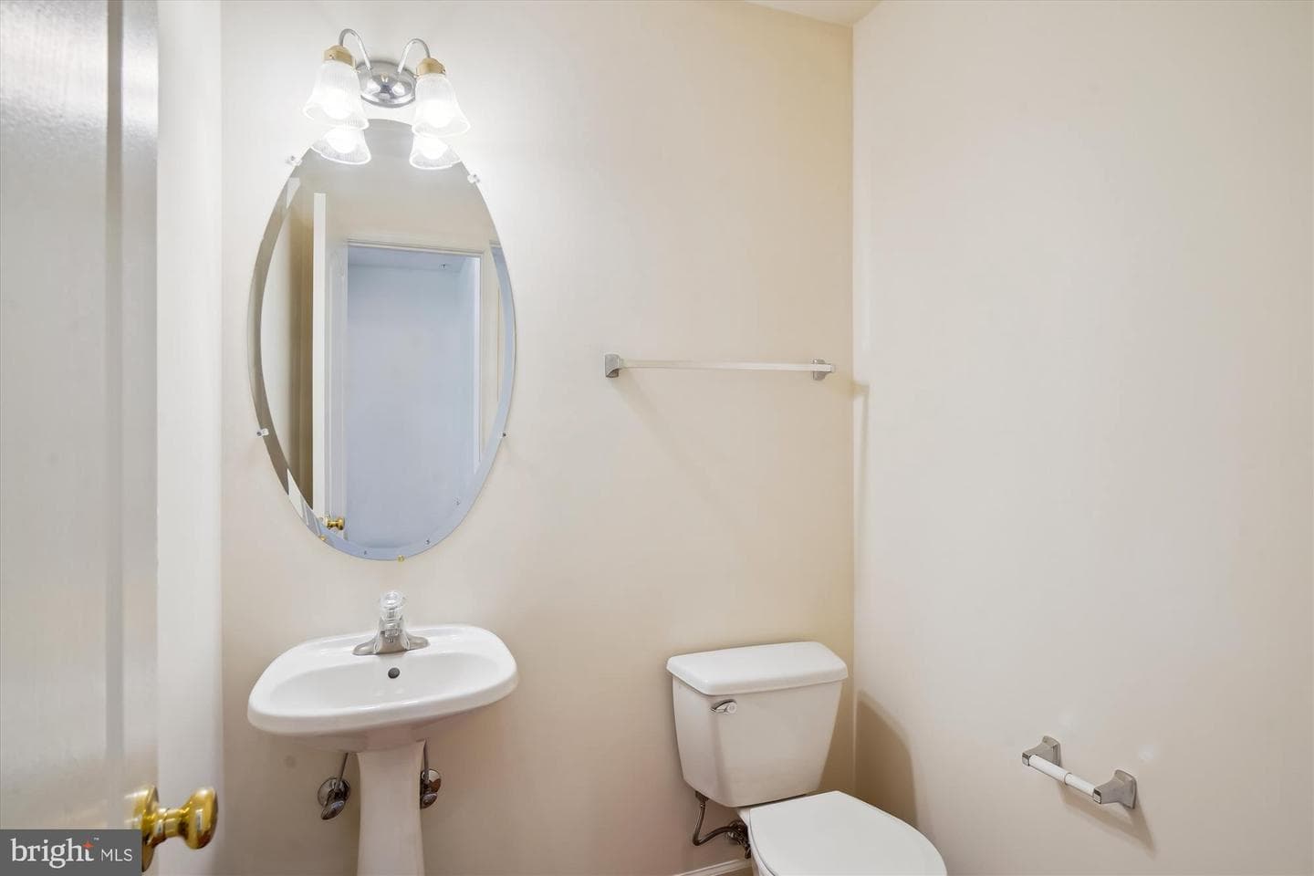 1015 Collindale photo 18