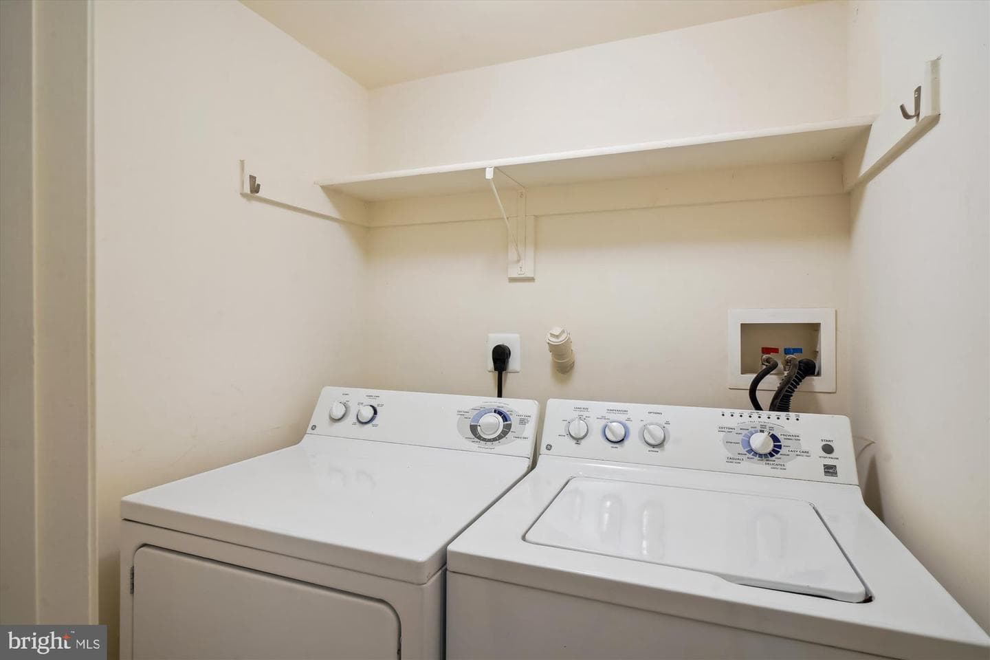 1015 Collindale photo 43