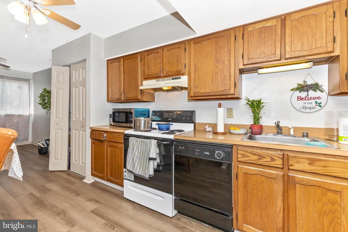 7285 Coachlight Court photo 16
