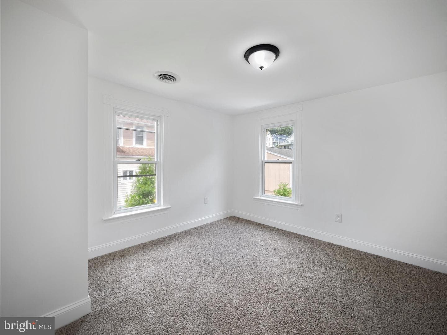 37 E C Street photo 14