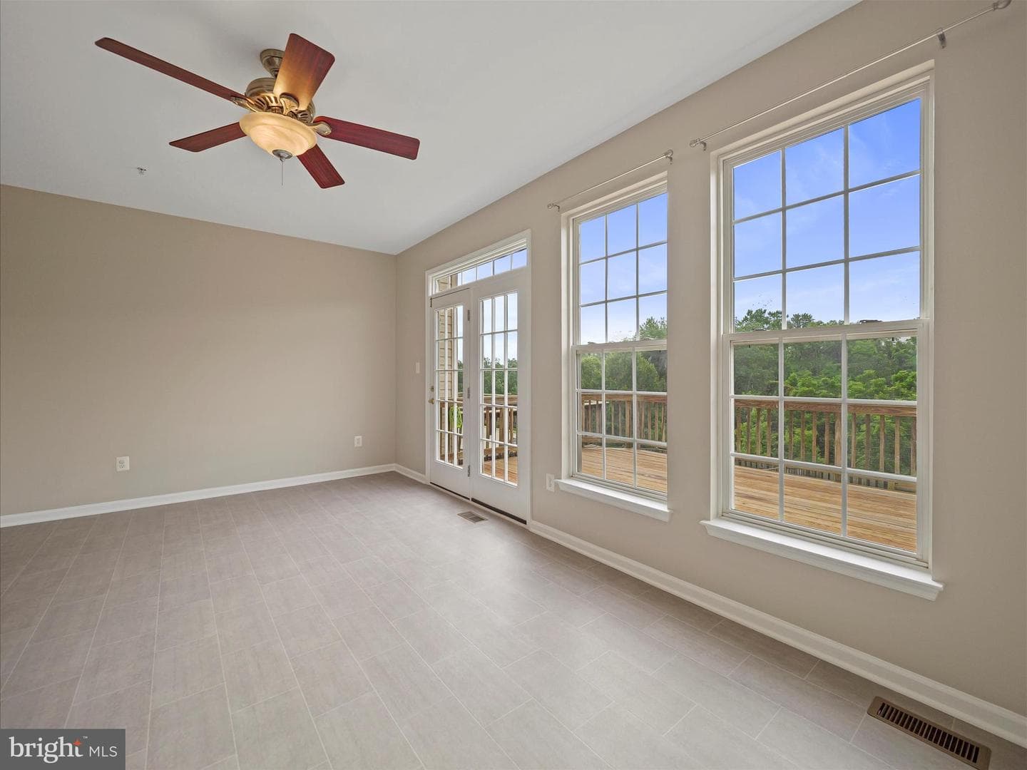 179 Fiona Way photo 16