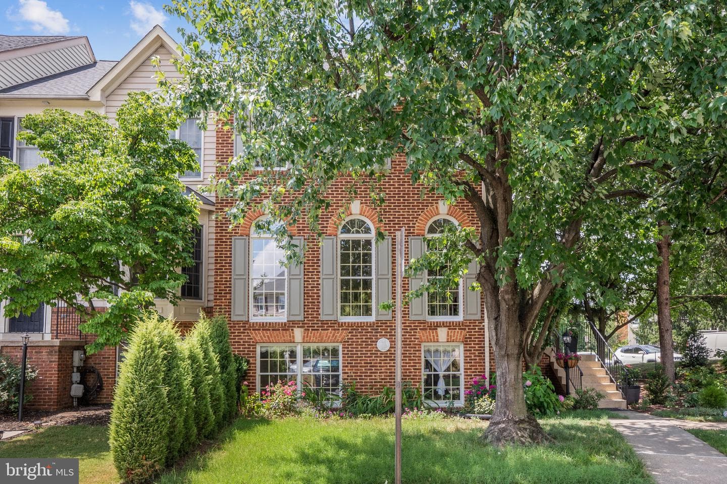 121 Long Acre Court photo 2