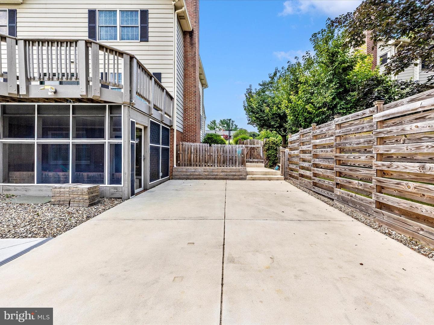 276 Maplewood Place photo 59