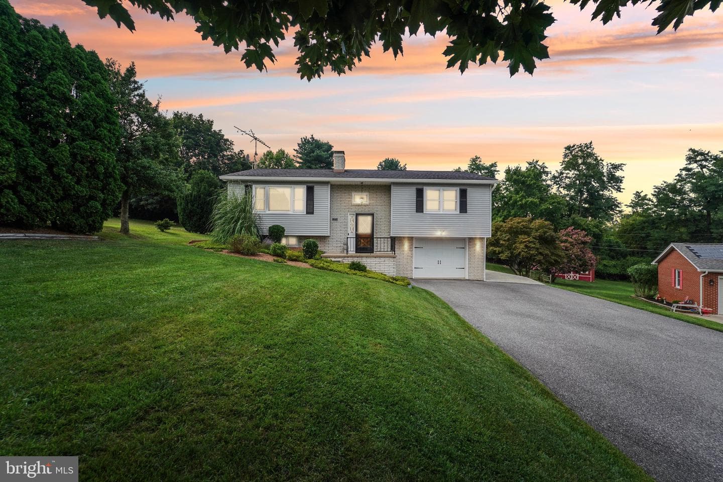 13714 Hillside Avenue photo 1