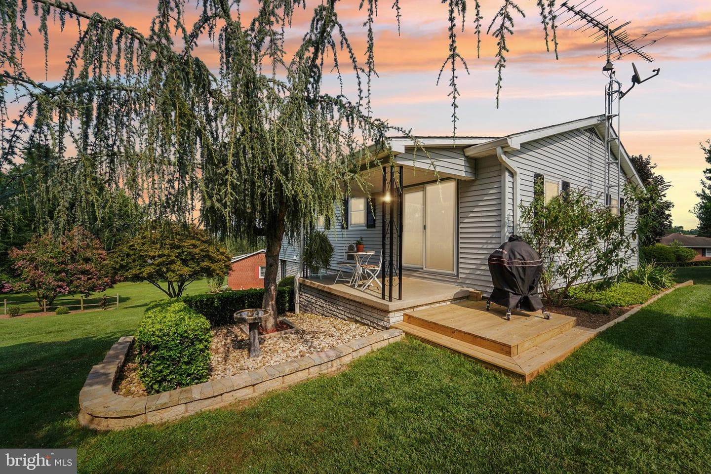 13714 Hillside Avenue photo 2