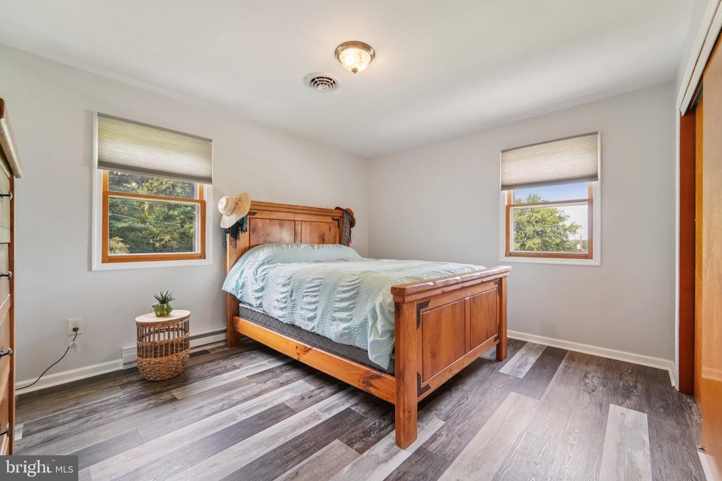 13714 Hillside Avenue photo 22