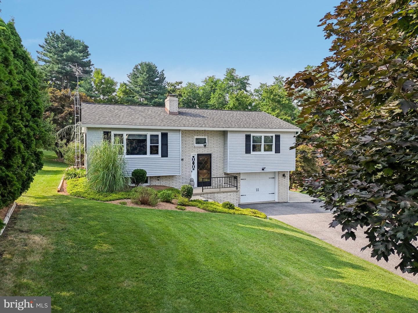 13714 Hillside Avenue photo 38